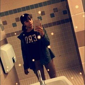 Meet your Posher, Lizbeth